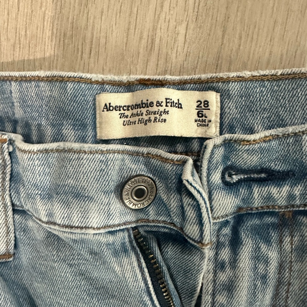 Abercrombie & Fitch The Ankle Straight Ultra High Rise Jeans
